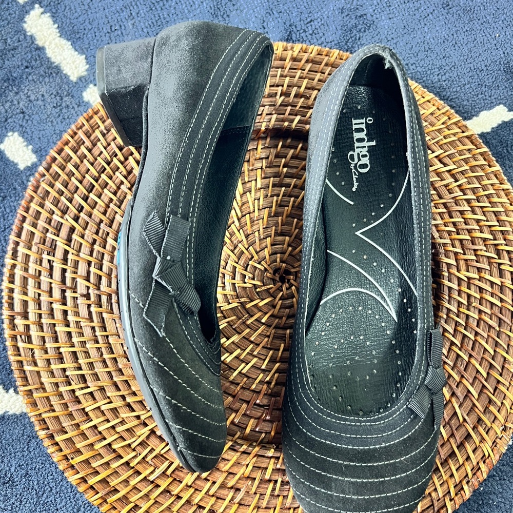 Indigo Clarks Y2K Women's 9M Black Suede Bow Chunky Heel Pump Girly Goth Preppy - Picture 2 of 8